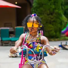 Escucha a Lani Love, mira videos musicales, lee su biografía, consulta las fechas de las gira y más.