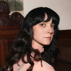 聆聽 Laura Snowden、觀看音樂影片、閱讀小傳、查看巡演日期等！