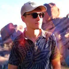 Escucha a Hermantra, mira videos musicales, lee su biografía, consulta las fechas de las gira y más.