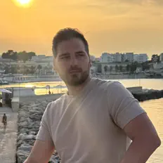 Ascolta Tones, guarda video musicali, leggi la biografia, vedi le date del tour & altro!