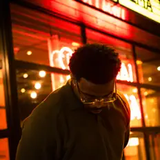 Hör dir IZU an, schau dir Musikvideos an, lies die Biografie, finde Tourdaten und mehr!