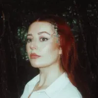 收听 undefined、观看音乐视频、阅读小传、查看巡演日期等 ！