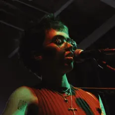 收听 Zoë Simpson、观看音乐视频、阅读小传、查看巡演日期等 ！