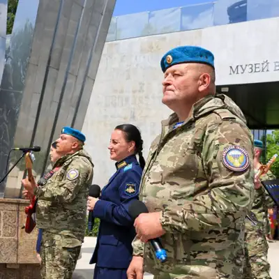 Poslechněte si interpreta ВИА Крылатая Гвардия, sledujte hudební videa, přečtěte si životopis, podívejte se na data turné a další informace.