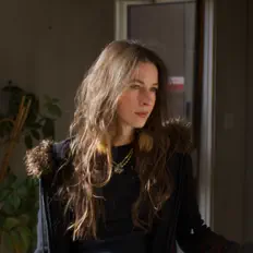 Ouça Sarah Summer, assista a videoclipes, leia a biografia, veja as datas das turnês e mais!