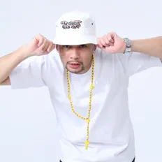 Dengarkan Akilimali, tonton video musik, baca bio, lihat tanggal tur & lainnya!