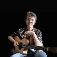 Hör dir Joachim Storl an, schau dir Musikvideos an, lies die Biografie, finde Tourdaten und mehr!