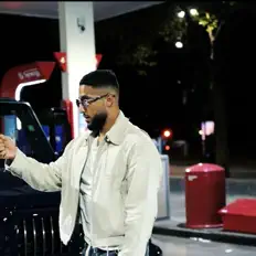 Safyを聴いたり、ミュージックビデオを鑑賞したり、経歴やツアー日程などを確認したりしましょう！