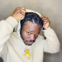 聆聽 undefined、觀看音樂影片、閱讀小傳、查看巡演日期等！