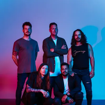 Listen to Sienna Skies, watch music videos, read bio, see tour dates & more!