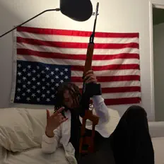 1hunnaberryを聴いたり、ミュージックビデオを鑑賞したり、経歴やツアー日程などを確認したりしましょう！