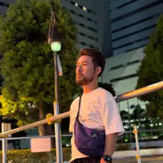 聆聽 Satoshi、觀看音樂影片、閱讀小傳、查看巡演日期等！