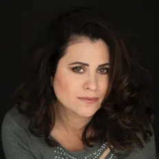 收听 Esther Birringer、观看音乐视频、阅读小传、查看巡演日期等 ！