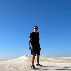 收听 Pay、观看音乐视频、阅读小传、查看巡演日期等 ！