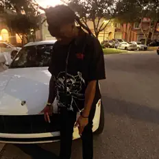 Li Tre सुनें, म्यूज़िक वीडियो देखें, बायो पढ़ें, दौरे की तारीखें और बहुत कुछ देखें!