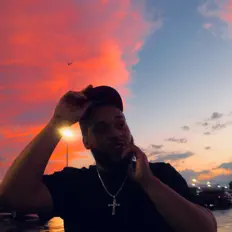 收听 Still、观看音乐视频、阅读小传、查看巡演日期等 ！