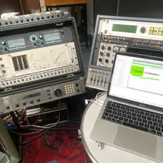 聆聽 Rauch、觀看音樂影片、閱讀小傳、查看巡演日期等！