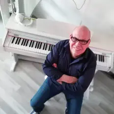 Listen to Kuli - Lieder für kleine Leute, watch music videos, read bio, see tour dates & more!