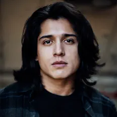 Alex Madigan सुनें, म्यूज़िक वीडियो देखें, बायो पढ़ें, दौरे की तारीखें और बहुत कुछ देखें!