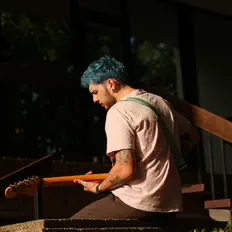 Poslechněte si interpreta still.wish, sledujte hudební videa, přečtěte si životopis, podívejte se na data turné a další informace.