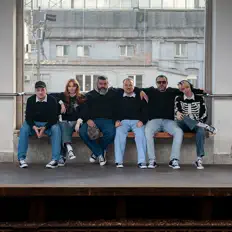 Listen to Из метро, watch music videos, read bio, see tour dates & more!