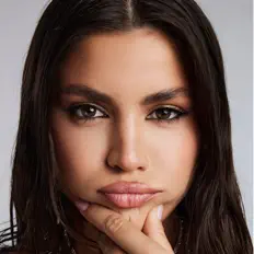 聆聽 Pia Ioana、觀看音樂影片、閱讀小傳、查看巡演日期等！