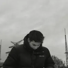 stephを聴いたり、ミュージックビデオを鑑賞したり、経歴やツアー日程などを確認したりしましょう！