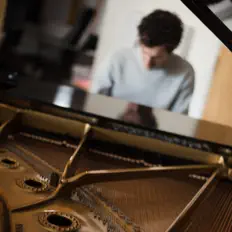 Hör dir Hanan Townshend an, schau dir Musikvideos an, lies die Biografie, finde Tourdaten und mehr!