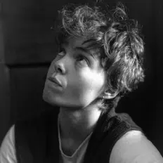 Ascolta Sierra Eagleson, guarda video musicali, leggi la biografia, vedi le date del tour & altro!