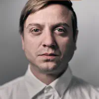 Ouça undefined, assista a videoclipes, leia a biografia, veja as datas das turnês e mais!