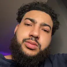 4o4 Heiro सुनें, म्यूज़िक वीडियो देखें, बायो पढ़ें, दौरे की तारीखें और बहुत कुछ देखें!