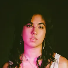 Ascolta D'lourdes, guarda video musicali, leggi la biografia, vedi le date del tour & altro!