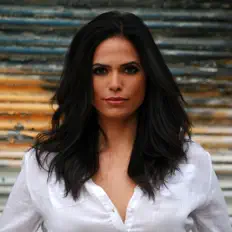 Ouve Vanessa Villalovos, vê vídeos de música, lê a biografia, vê as datas da digressão e muito mais!