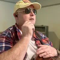 Escucha a undefined, mira vídeos musicales, lee la biografía, consulta fechas de giras y mucho más.