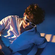 Stevie Matthew: песни, клипы, биография, даты выступлений и многое другое.