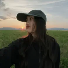 聆聽 Cerita Tanpa Kata、觀看音樂影片、閱讀小傳、查看巡演日期等！