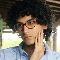 undefinedを聴いたり、ミュージックビデオを鑑賞したり、経歴やツアー日程などを確認したりしましょう！