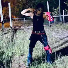 聆聽 AngelMayCry、觀看音樂影片、閱讀小傳、查看巡演日期等！