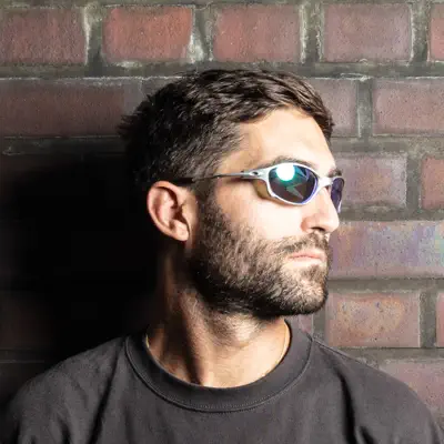 Listen to Basile de Suresnes, watch music videos, read bio, see tour dates & more!