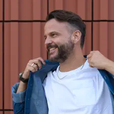 Poslechněte si interpreta Bryan Rice, sledujte hudební videa, přečtěte si životopis, podívejte se na data turné a další informace.