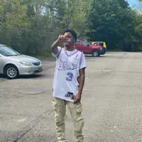 undefined सुनें, म्यूज़िक वीडियो देखें, बायो पढ़ें, दौरे की तारीखें और बहुत कुछ देखें!