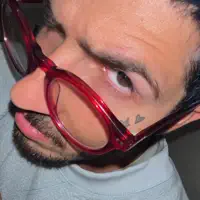 Ascolta undefined, guarda video musicali, leggi la biografia, vedi le date del tour & altro!