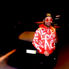 Ακούστε περιεχόμενο από Tony Senoj, παρακολουθήστε μουσικά βίντεο, διαβάστε το βιογραφικό, δείτε ημερομηνίες περιοδείας, και πολλά ακόμη!