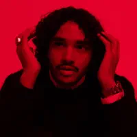 Ascolta undefined, guarda video musicali, leggi la biografia, vedi le date del tour & altro!