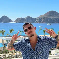 Luister naar Beach Master, bekijk muziekvideo's, lees de bio, bekijk de tourdata, en meer!