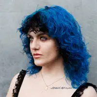 undefinedを聴いたり、ミュージックビデオを鑑賞したり、経歴やツアー日程などを確認したりしましょう！