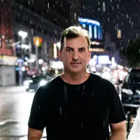 Hör dir undefined an, schau dir Musikvideos an, lies die Biografie, finde Tourdaten und mehr!