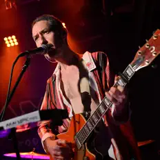 收听 Age is a Box、观看音乐视频、阅读小传、查看巡演日期等 ！