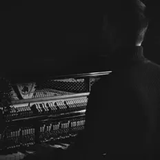 Listen to Elia Lo Monaco, watch music videos, read bio, see tour dates & more!