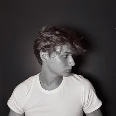 Ascolta Oscar Unfiltered, guarda video musicali, leggi la biografia, vedi le date del tour & altro!